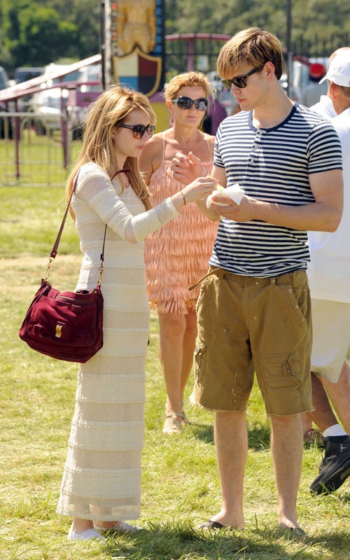 Chord Overstreet & Emma Roberts Emma-chord-073011-4