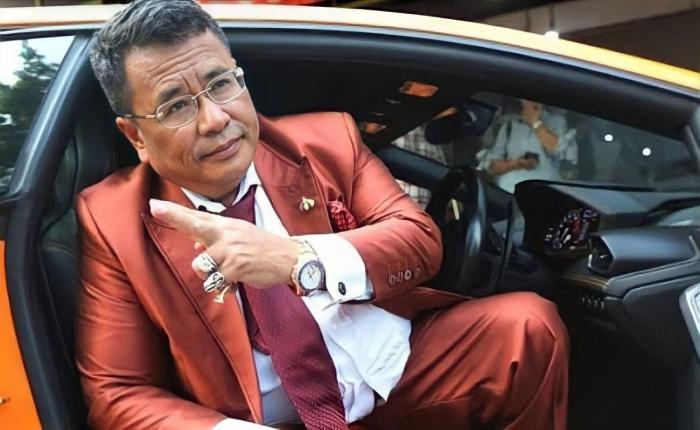 Tiba-Tiba Hotman Paris Muncul Pakai Peci Hitam dan Sorban Tiba-Tiba Hotman Paris Muncul Pakai Peci Hitam dan Sorban