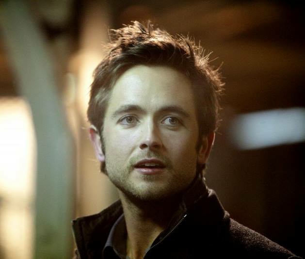 Justin Chatwin Awesome Profile Pics