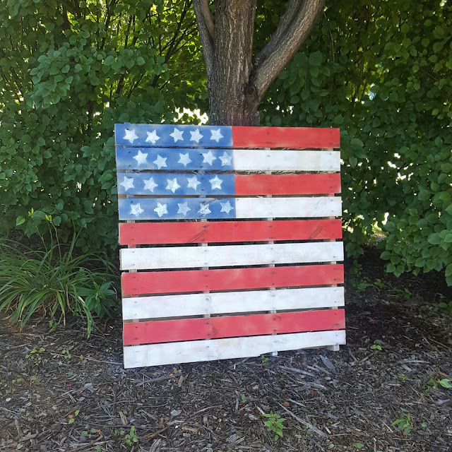 How to make an American Flag out of a Pallet!