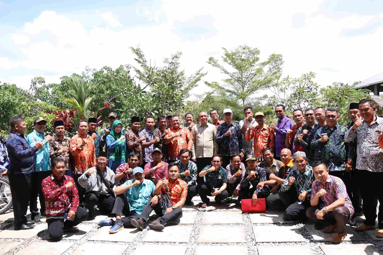 Gubernur Kalimantan Barat Serahkan Reward 52 Unit Kendaraan Bermotor untuk Desa Mandiri di Kubu Raya