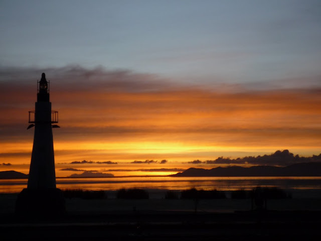 Amanecer en el lago Titicaca, Perú