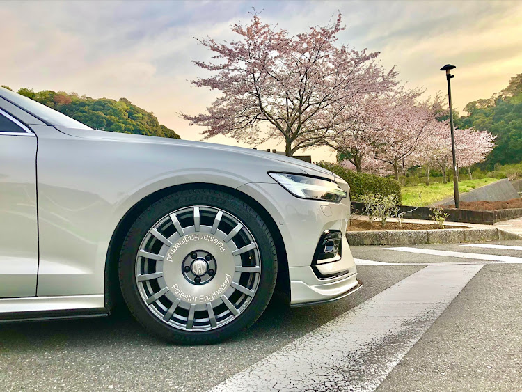 V60のみんなでつくろうホイール図鑑・SSRフォーミュラエアロメッシュ・エンケイNT03・エンケイRP03・OZラリーレーシングに関するカスタム事例の投稿画像2枚目