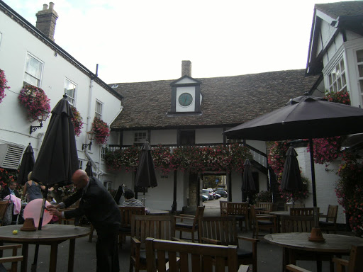 DSCF9499 Courtyard in the George Hotel, Huntingdon