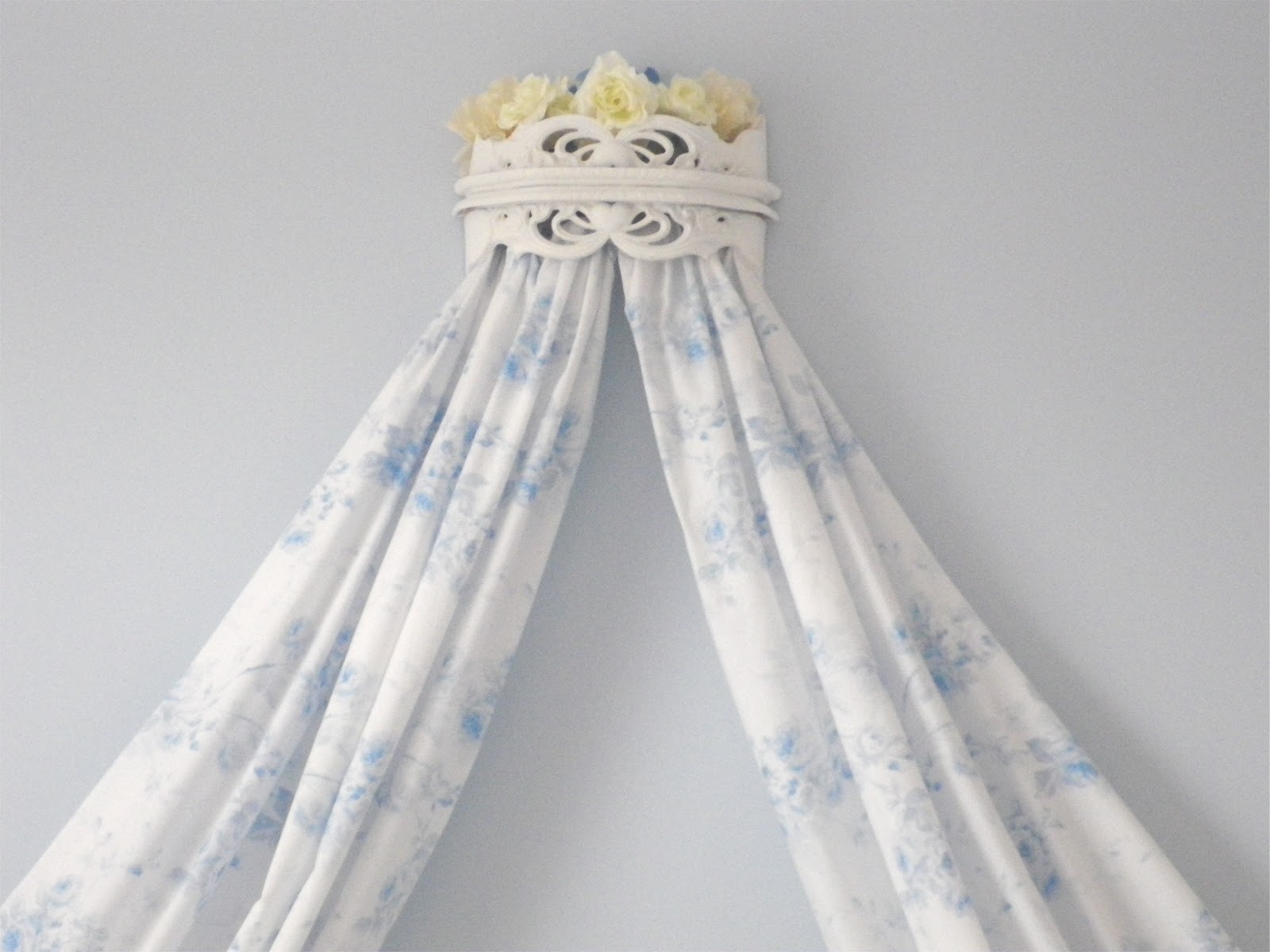 Style, Decor & More A No Sew Project Canopy Bed Crown!