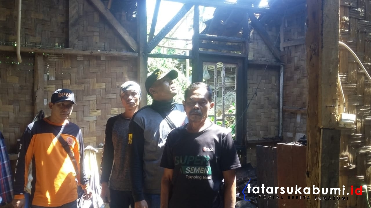 
Rumah Warga Cihamerang Kabandungan Terbakar
