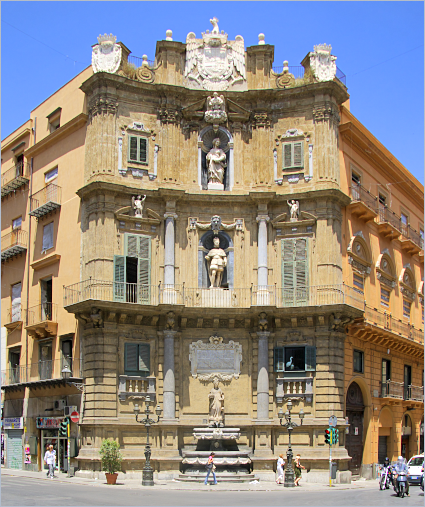 Sizilien - Die Kreuzung Quattro Canti (vier Ecken) in der Altstadt von Palermo.