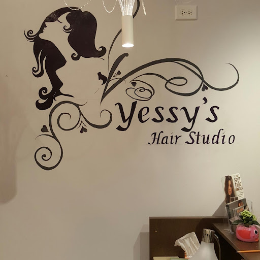 Yessy's Hair Studio logo