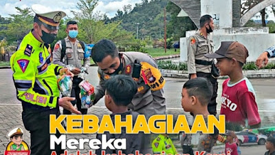 Kapolres Kayong Utara Bagikan Snack dan Masker Kepada Pengunjung Objek Wisata Pantai Pulau Datok