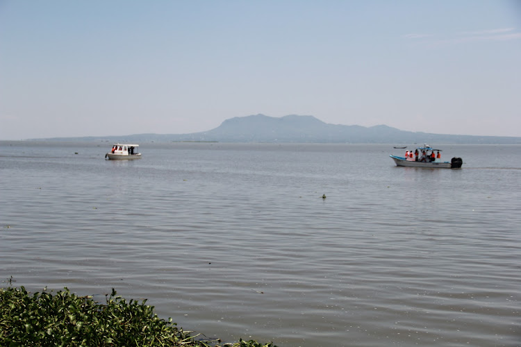 Local divers and KMA boat that involved in the search of two retrieved bodies of fishermen in Homa Bay