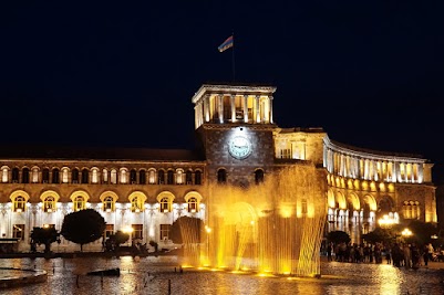 Die "singenden Fontänen" auf dem Platz der Republik in Yerevan