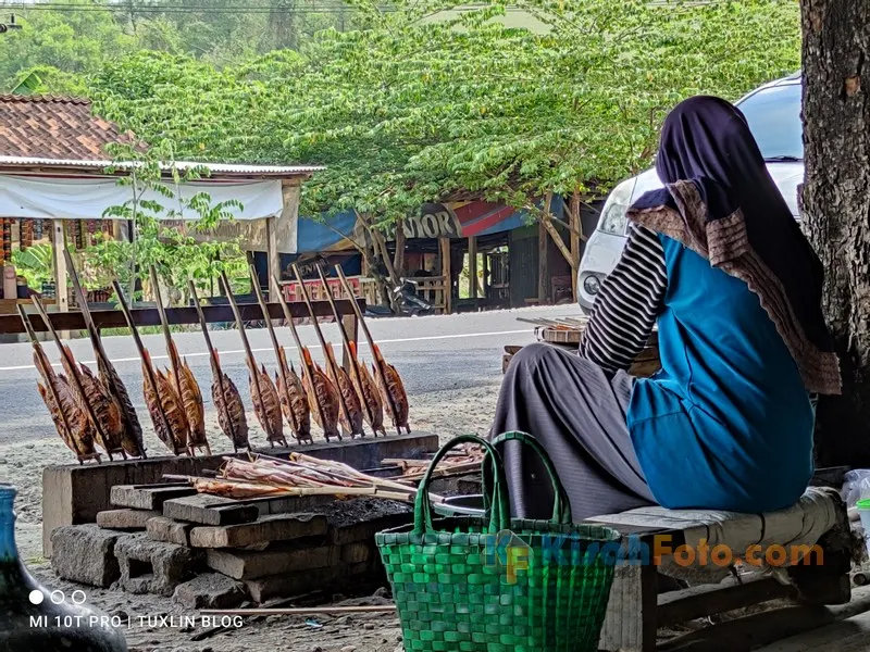 Menikmati Ikan Bakar Super Lezat