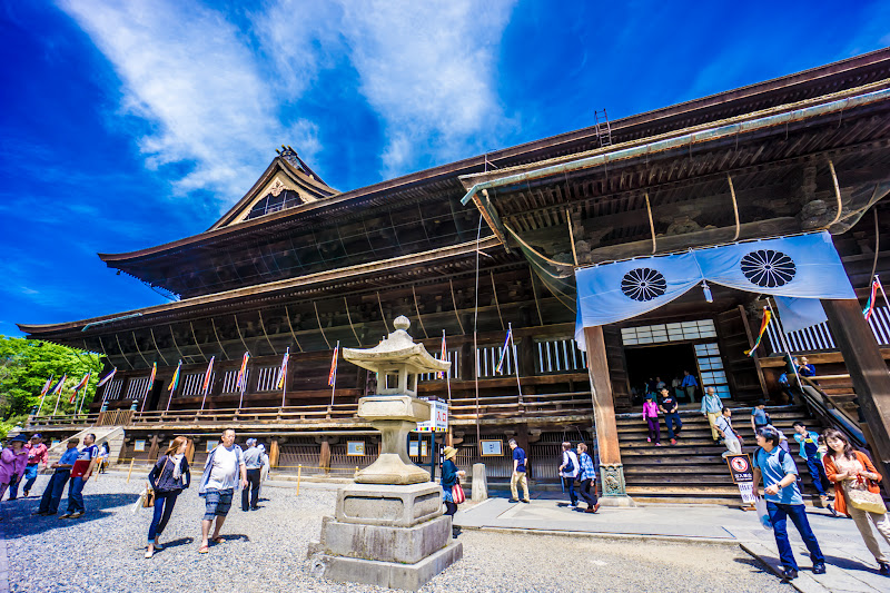 Zenkoji temple main hall photo2