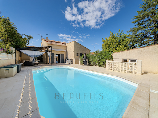 Villa avec piscine et jardin 1