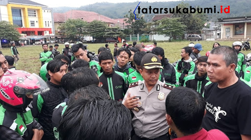 
Ratusan Ojol Kumpul di Cibadak Dipicu Dugaan Penganiayaan Ojol di Parungkuda
