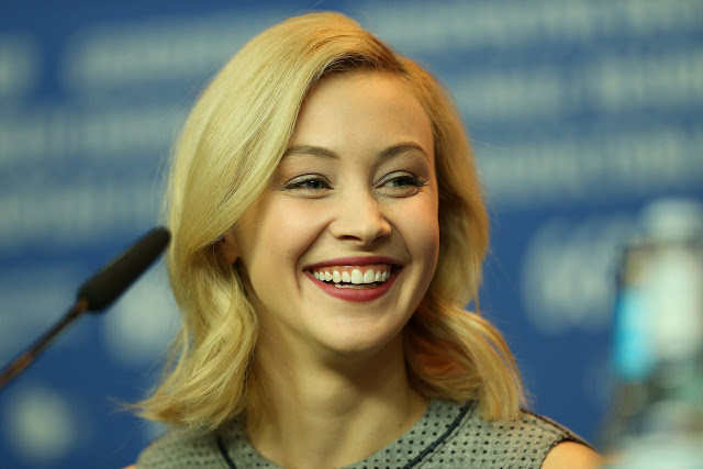 Sarah Gadon Profile Pics Dp Images