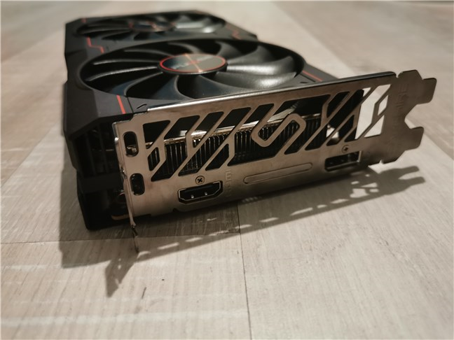 Выходы дисплея на Sapphire Pulse AMD Radeon RX 6500 XT