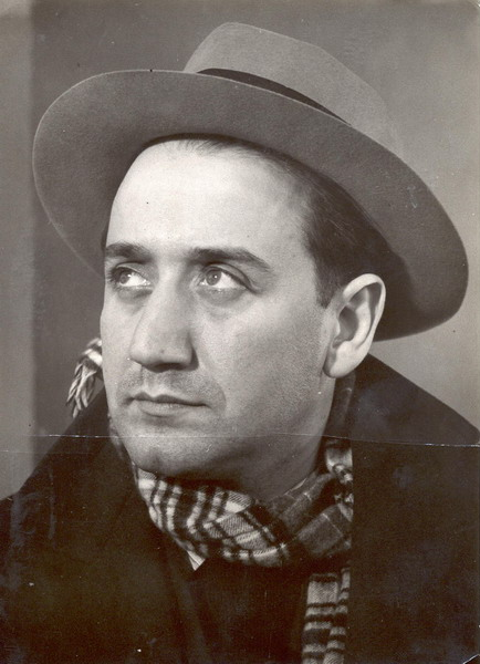 Ignazio Silone, penulis dan politikus Italia, lahir 1Mei1900, meninggal 22Agustus1978, yg dibuang ke Swiss th1927