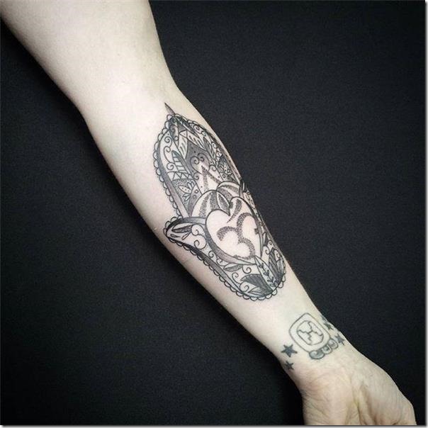 tatuaje-de-hams-en-blanco-y-negro-en-el-brazo