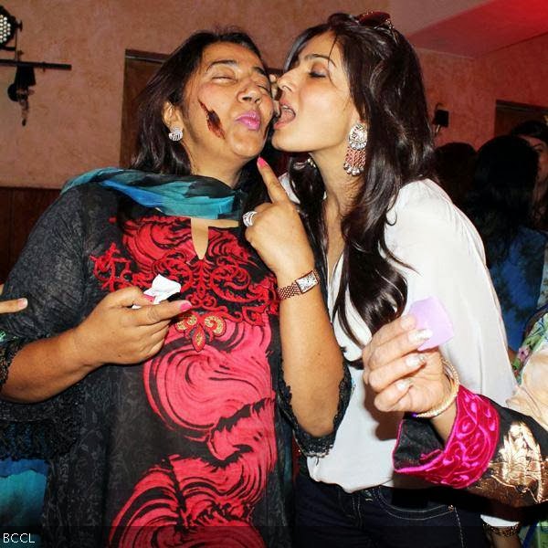 Raveena Tandon caught in candid moment with good friend Anu Ranjan during the latter's b'day party, held in Mumbai, on October 9, 2013. 