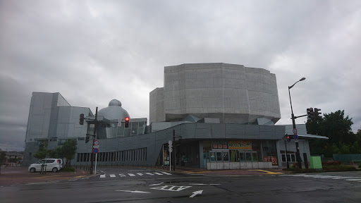 由利本荘市文化交流館カダーレ 由利本荘市のコンサート ホール 複合文化施設