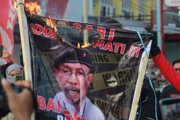 Muslim Poso Ngamuk Bakar Foto Boedi Djarot 'Dicari Hidup atau Mati'