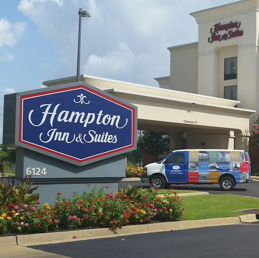 Hampton Inn & Suites Alexandria logo