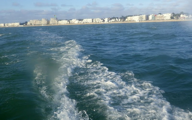 Vers l'estuaire de la Loire (Pornichet/LaBaule, St Brévin...) au fil du temps... - Page 18 Kitesurf_09_11_2015_52w