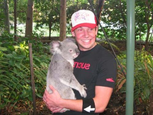 guys pets 13 Afternoon eye candy: Guys with animals! (25 photos)