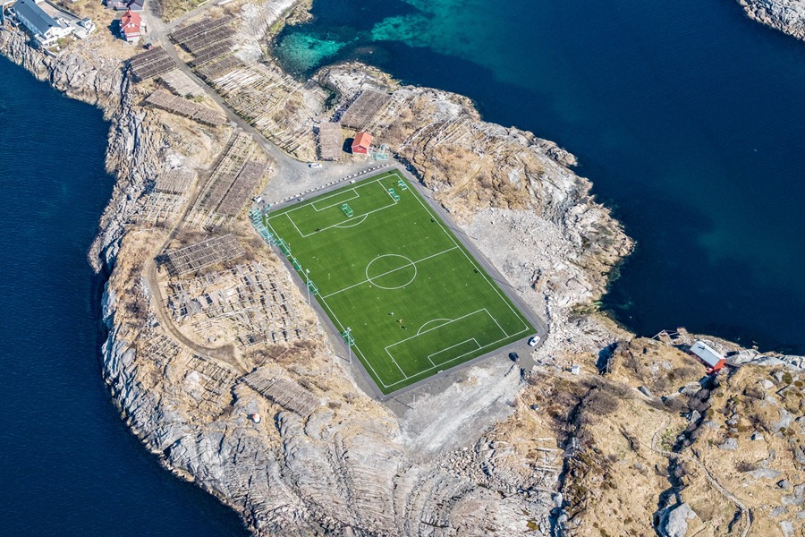 henningsvær-stadion-4