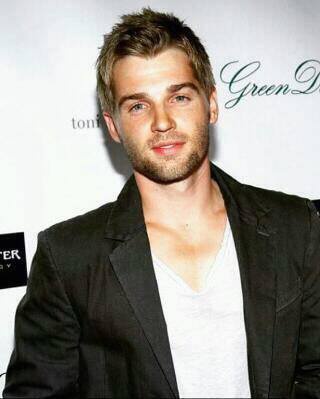 Mike Vogel Profile Pics Dp Images