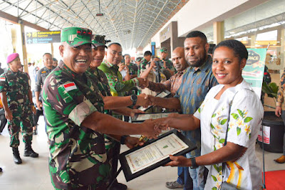 Daratkan Pesawat Di Daerah Rawan, Danrem 172/PWY Bangga Pilot Putra Papua Bantu Pemulangan Masyarakat Kiwirok