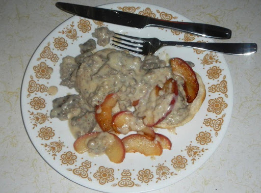 SAUSAGE GRAVY BISCUITS & APPLE