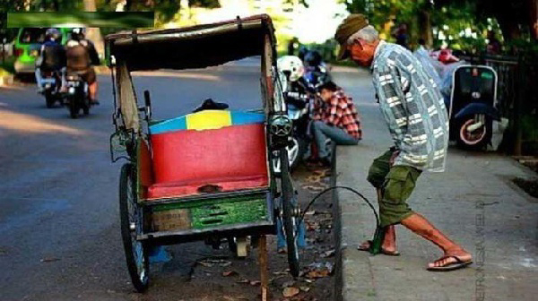 Bukan Ojol Saja, Pengayuh Becak Terdampak Corona Sehari Cuma Dapat Rp 5 Ribu