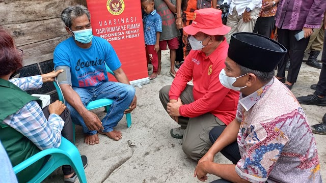 Didampingi Bupati, Kabinda Sumut Pimpin Vaksinasi Door to door Bagi Nelayan di Sergai