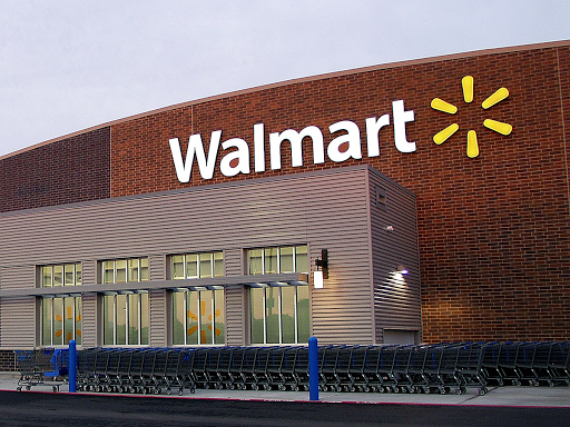 Walmart security employee threatened with knife by shoplifter