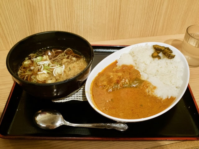 よもだカレーと半たぬきそばセット