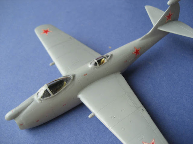 Mig-9L Amodel 1/72 20121201%2520MiG-9L%2520Amodel-1