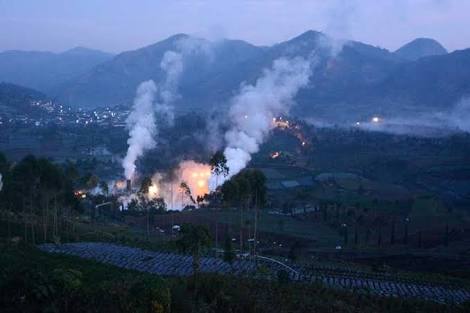 
Pengunjung Kawah Sileri Terkena Letupan Lahar
