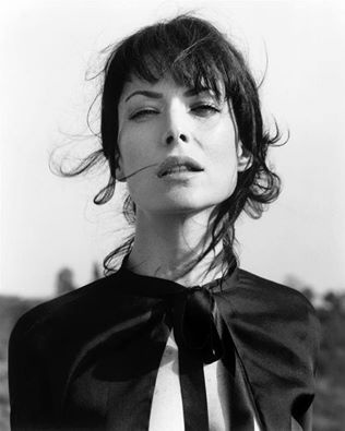 Lara Flynn Boyle Profile pictures, Dp Images, Display pics collection for whatsapp, Facebook, Instagram, Pinterest, Hi5.