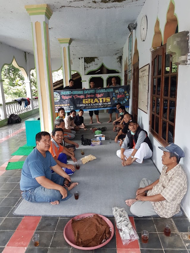 kegiatan Bersih-bersih Masjid Tim Bersih-bersih Masjid An-Nur, Dsn Candi,  Desa Sidomulyo, Kabupaten Magelang.