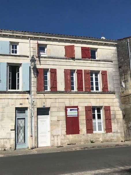 Vente maison 4 pièces 114 m² à Saint-Savinien (17350), 159 000 €