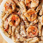 Creamy Mozzarella Shrimp Pasta was pinched from <a href="http://juliasalbum.com/2017/04/creamy-mozzarella-shrimp-pasta/" target="_blank">juliasalbum.com.</a>