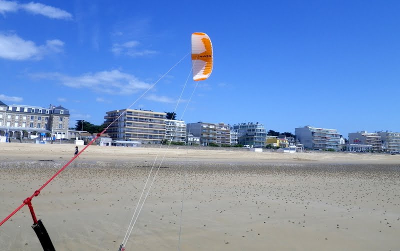 Vers l'estuaire de la Loire (Pornichet/LaBaule, St Brévin...) au fil du temps... - Page 12 Pornichet_kitesurf_0008w