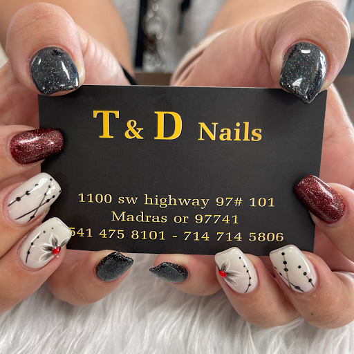 T & D NAIL logo