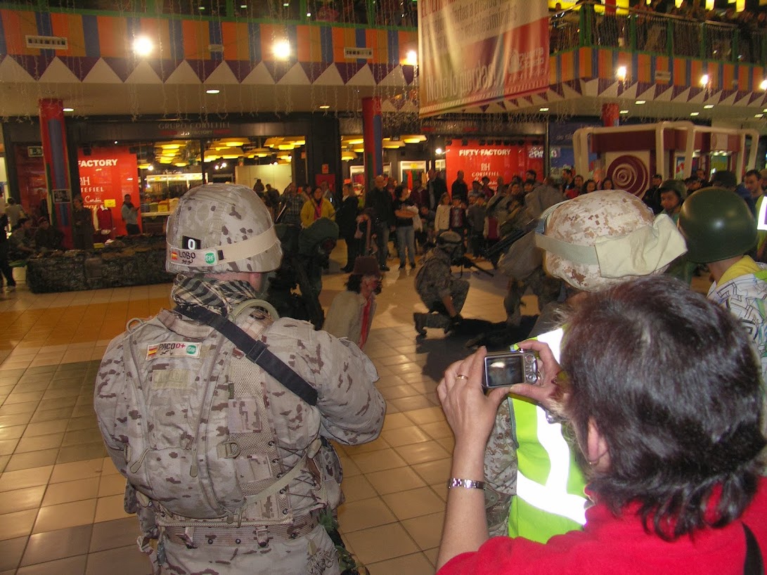 EXHIBICION EN EL CENTRO COMERCIAL "PUERTA DE TOLEDO". PICT0133