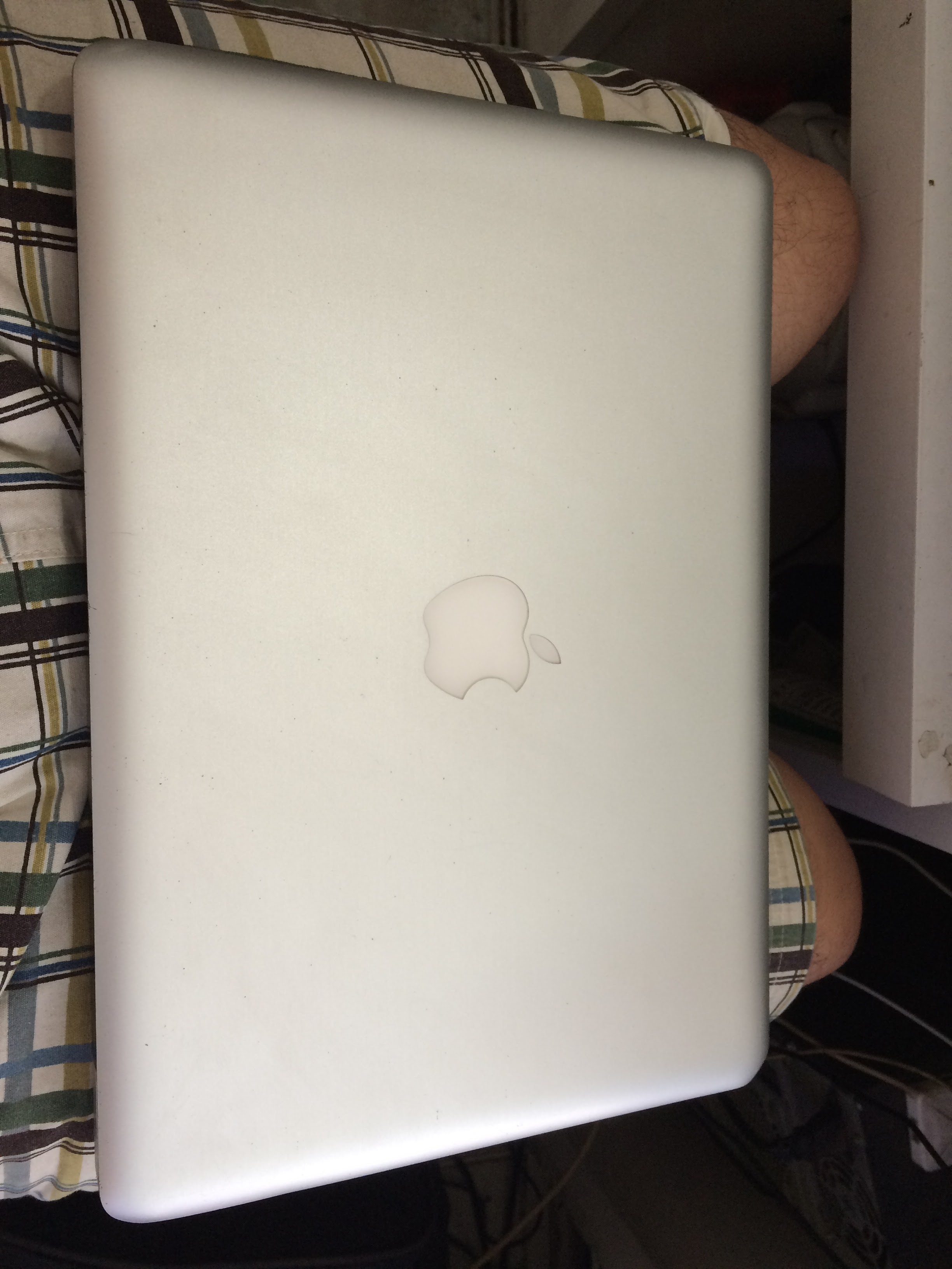 Apple MacBook White 2009 13.3” Screen Laptop (Runs perfectly!) | in ...