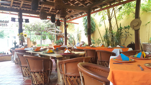 Restaurante La Casa Vieja, Josefa Ortiz de Domínguez 9, Playa la Madera, 40880 Zihuatanejo, Gro., México, Restaurante de brunch | GRO