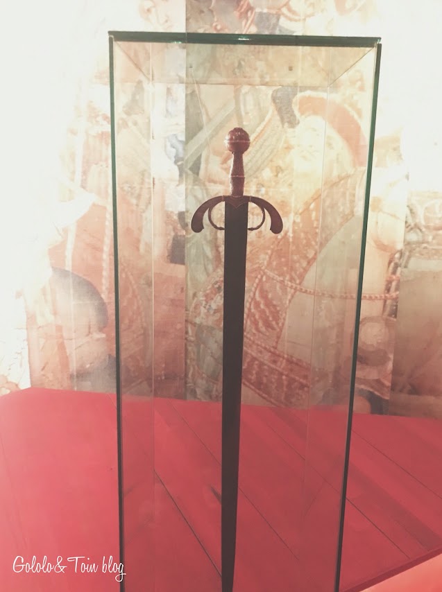 Visitar Sos del Rey Católico con niños Rèplica de la espada de Fernando el Católico en Sos del Rey