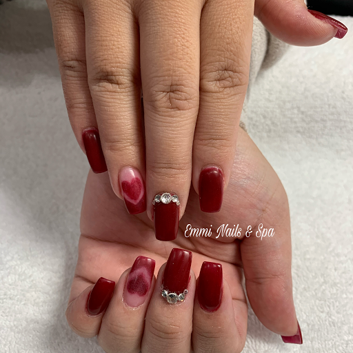 Emmi Nails & Spa logo